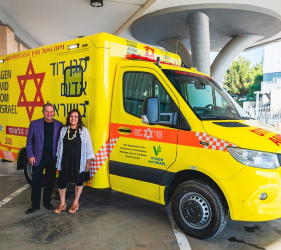 29.09.25-Barry-Segal-of-The-Joseph-Storehouse-Trust-and-Vision-for-Israel-2-Bed-MICU-scaled